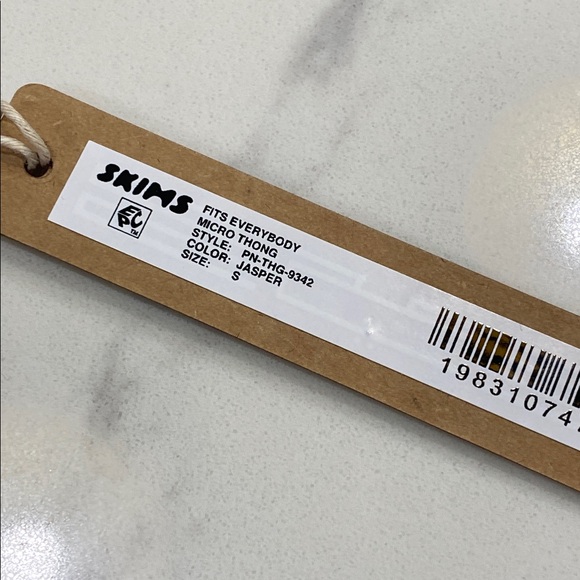 A34 Skims Fits Everybody Micro Thong in Jasper Brown Size S NWT - Picture 5 of 5